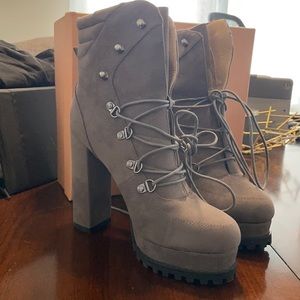 Size 9 simmi London boots Grey